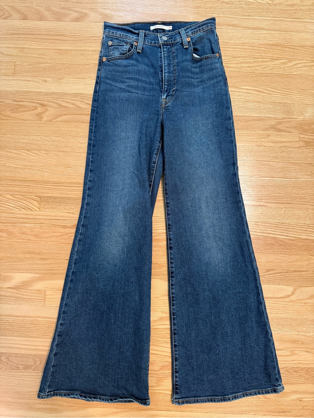 Levi’s Ribcage Bell Jeans